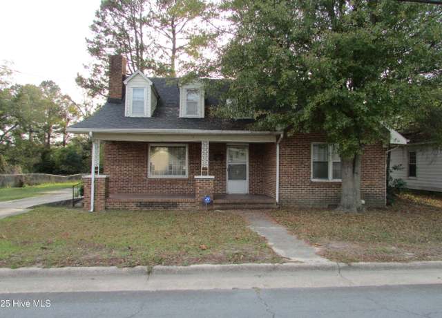 Property at 803 Mccoy St, Clinton, NC 28328, 5 beds, 1.5 baths