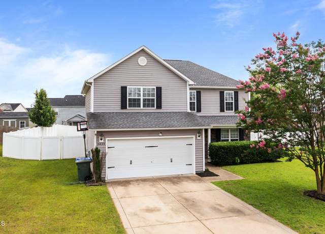 Property at 5029 Windflower Dr, Fayetteville, NC 28314, 4 beds, 2.5 baths