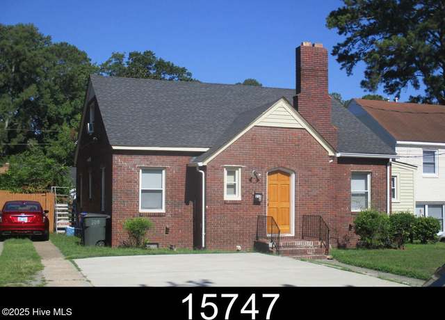 Property at 212 Lewis St, Greenville, NC 27858, 4 beds, 3.5 baths