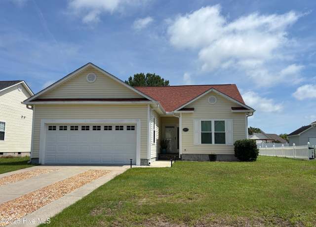 Property at 5009 N Hampton Dr SE, Southport, NC 28461, 3 beds, 2 baths