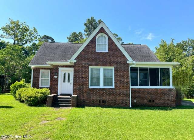 Property at 109 W Wyche St, Whiteville, NC 28472, 5 beds, 2 baths