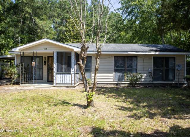 Property at 1008 Elm St, Tarboro, NC 27886, 3 beds, 1 bath