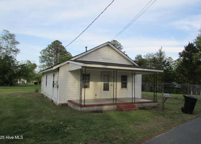 Property at 714 Bunting St, Clinton, NC 28328, 2 beds, 1 bath