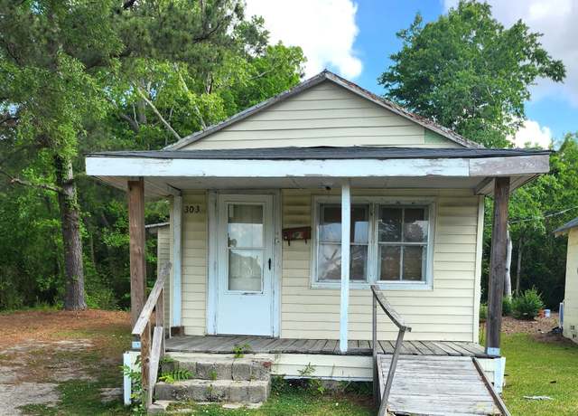 Property at 303 Garris St, Ayden, NC 28513, 2 beds, 1 bath