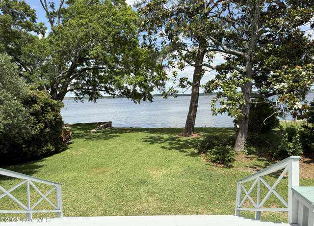 Property at 1702 River Dr, New Bern, NC 28560, 2 beds, 1 bath
