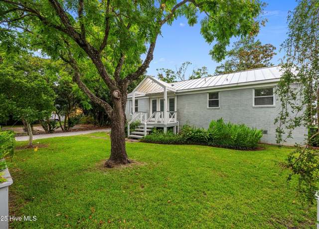 Property at 1702 River Dr, New Bern, NC 28560, 2 beds, 1 bath