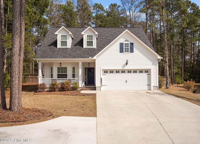 Property at 316 Oak Ridge Ct, Swansboro, NC 28584, 4 beds, 2.5 baths