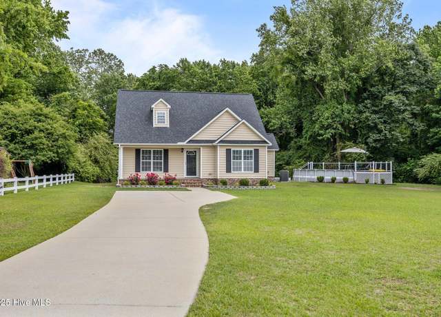 Property at 2881 Elizabeth Edwards Ct, Grimesland, NC 27837, 3 beds, 2 baths