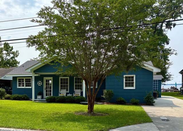 Property at 1106 Canal Cove Rd, Lake Waccamaw, NC 28450, 5 beds, 2 baths