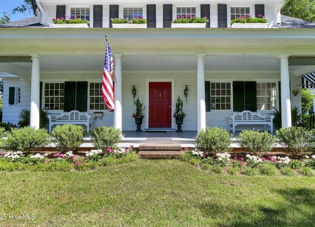 Property at 1401 Country Club Rd, Wilmington, NC 28403, 4 beds, 3.5 baths