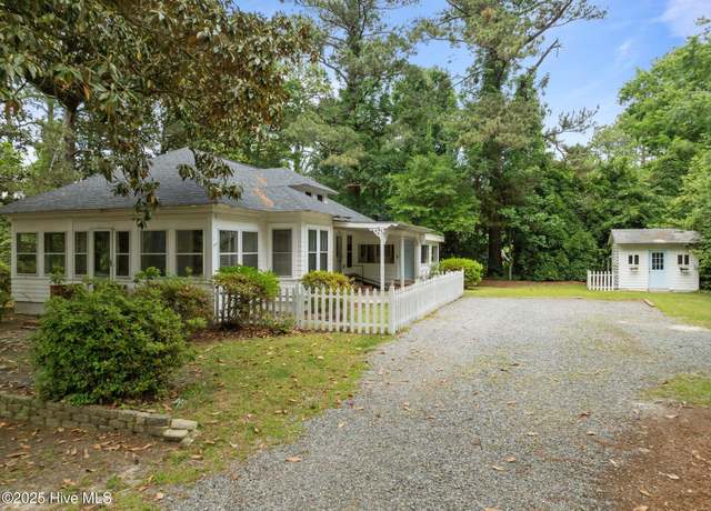 Property at 375 W Wisconsin Ave, Southern Pines, NC 28387, 2 beds, 1 bath