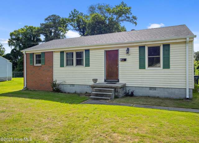 Property at 704 Seminole Trl, Jacksonville, NC 28540, 3 beds, 2 baths