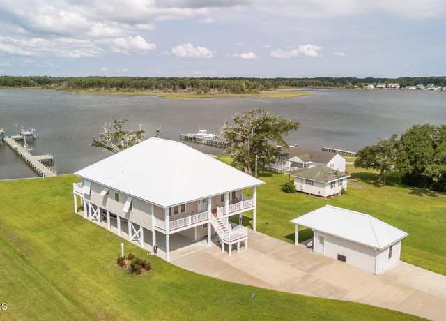 Property at 429 Live Oak Rd, Newport, NC 28570, 3 beds, 2.5 baths