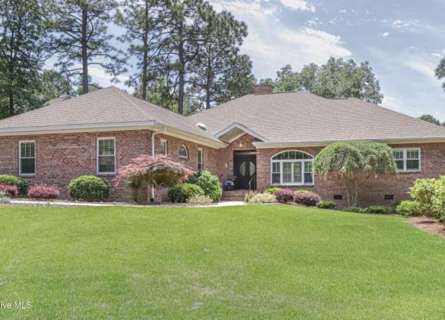 Property at 84 Pomeroy Dr, Pinehurst, NC 28374, 4 beds, 3 baths
