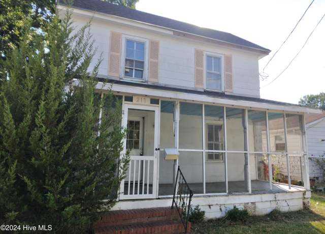 Property at 217 E Broad St, Elizabeth City, NC 27909, 3 beds, 2 baths