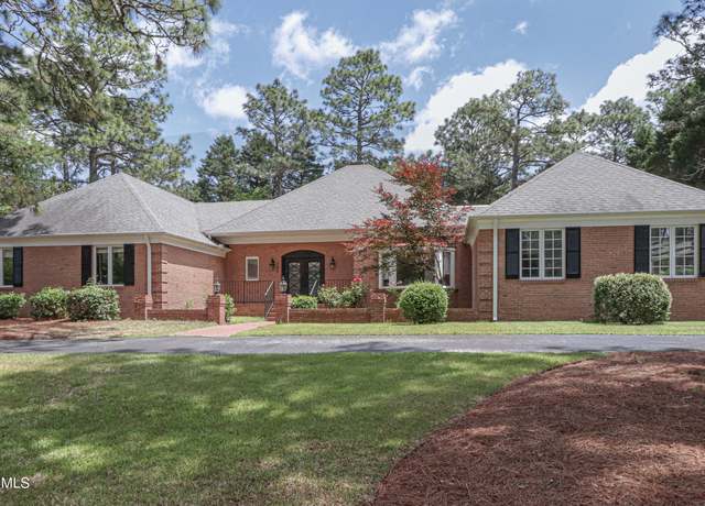Property at 240 Donald Ross Dr, Pinehurst, NC 28374, 4 beds, 4 baths