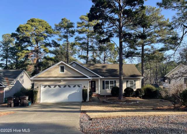 Property at 7 Remington Ln, Pinehurst, NC 28374, 4 beds, 3 baths