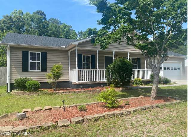 Property at 108 Wheaton Dr, Richlands, NC 28574, 3 beds, 2 baths