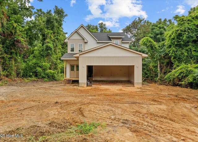 Property at 544 S Stephens St, Southern Pines, NC 28387, 4 beds, 3 baths