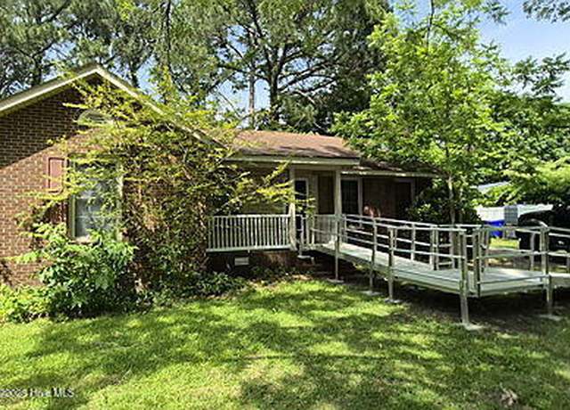 Property at 102 Farmhouse Pl, Greenville, NC 27834, 3 beds, 2 baths
