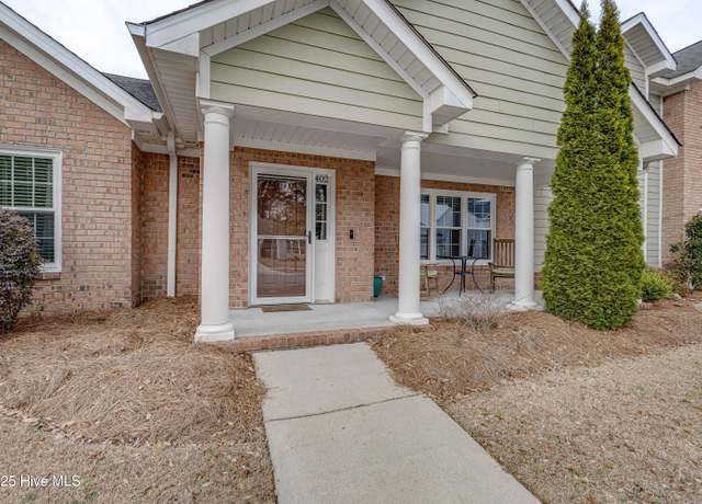 Property at 402 Stratton Pl, Washington, NC 27889, 2 beds, 2 baths