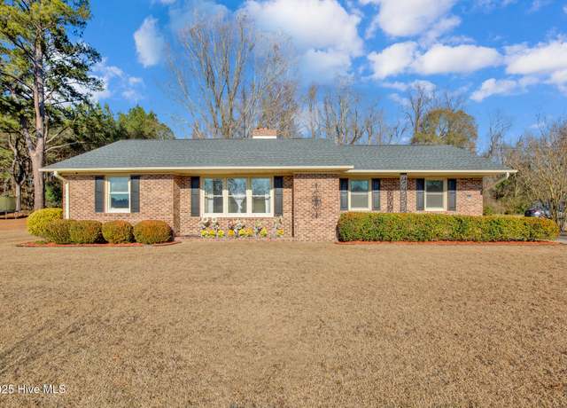 Property at 405 West Rd, Lumberton, NC 28358, 3 beds, 2 baths