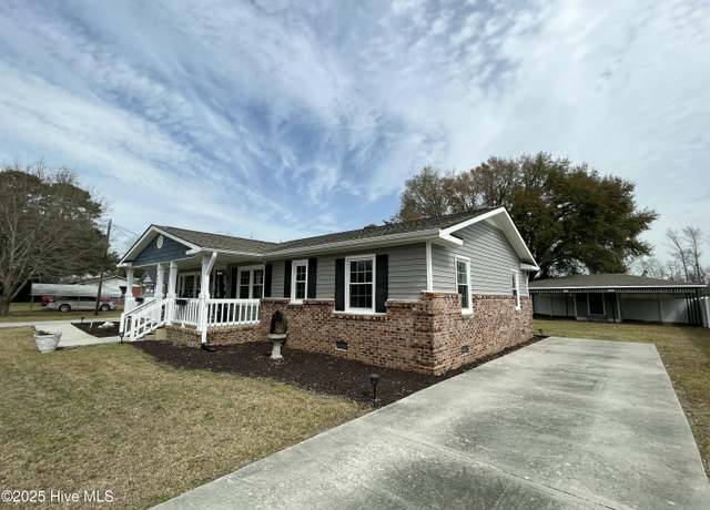 Property at 954 Hezekiah Rd, Pembroke, NC 28372, 2 beds, 1.5 baths