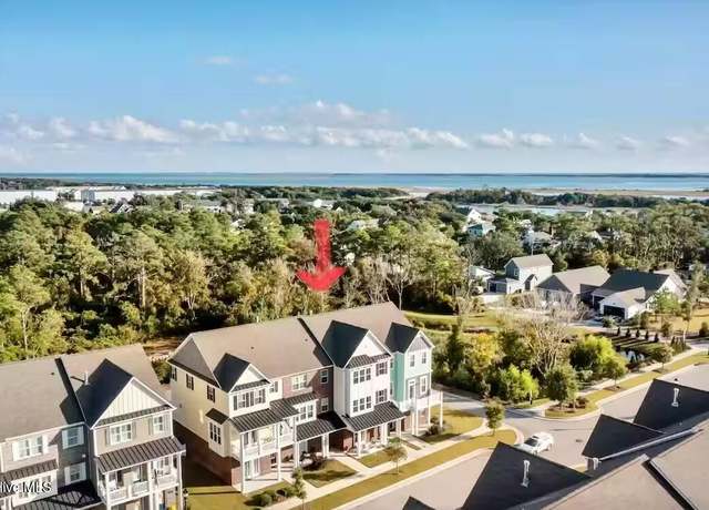 Property at 204 Shearwater Ln, Beaufort, NC 28516, 4 beds, 3.5 baths