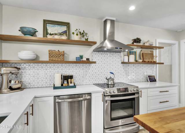 Property at 1716 Azalea Dr, Wilmington, NC 28403, 4 beds, 2 baths