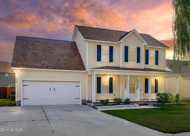Property at 322 Providence Dr, Jacksonville, NC 28546, 4 beds, 2.5 baths
