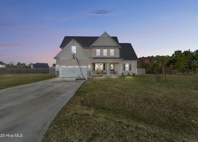 Property at 305 Burberry Ct, Jacksonville, NC 28546, 3 beds, 2.5 baths