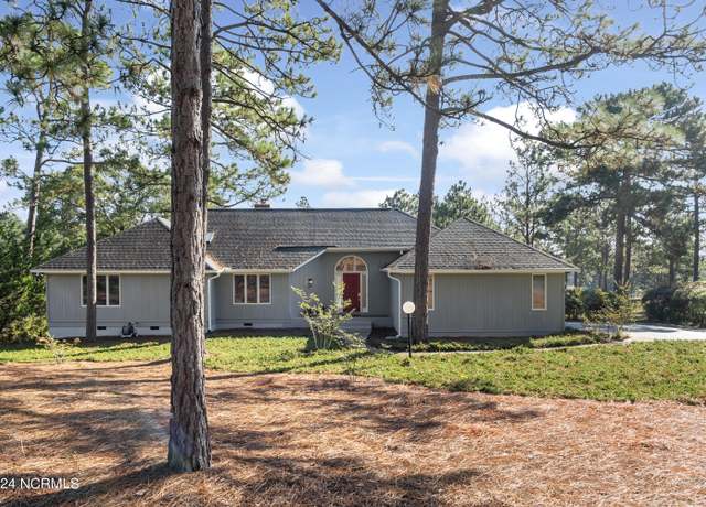 Property at 27 Deerwood Ct, Pinehurst, NC 28374, 3 beds, 2.5 baths