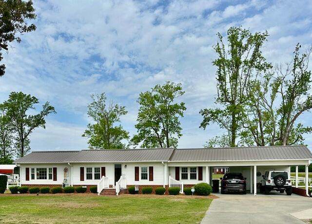Property at 4998 Peacock Rd, Whiteville, NC 28472, 3 beds, 2 baths