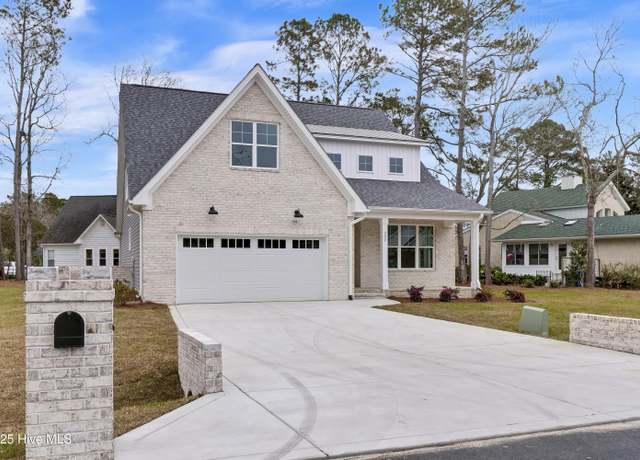 Property at 202 Port Side Dr, Sneads Ferry, NC 28460, 4 beds, 3.5 baths