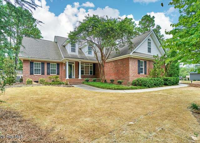 Property at 995 Monticello Dr, Pinehurst, NC 28374, 4 beds, 2.5 baths