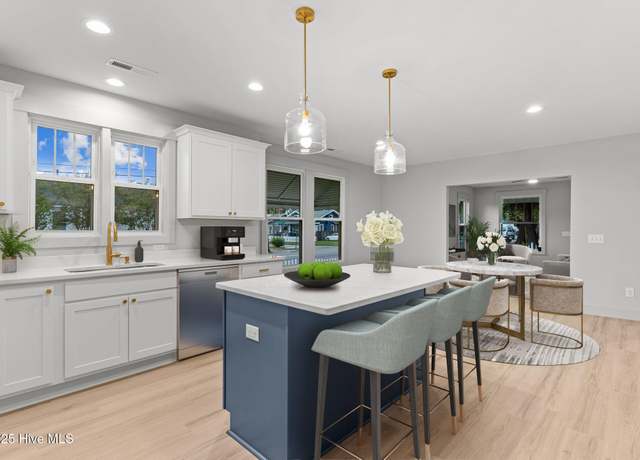 Property at 1702 Orange St, Wilmington, NC 28403, 3 beds, 2 baths