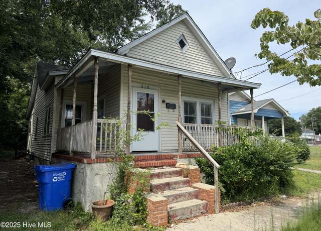 Property at 618 S 11th St, Wilmington, NC 28401, 2 beds, 1 bath