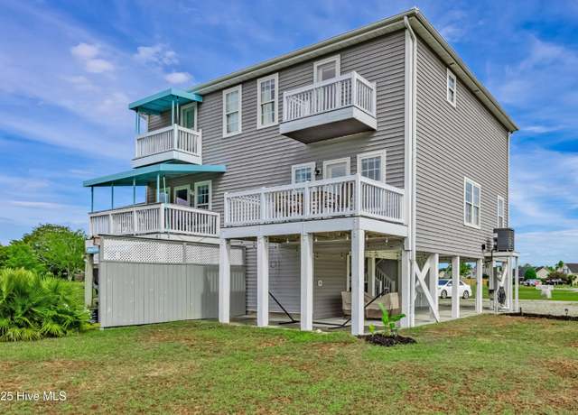 Property at 200 Twin Oaks Dr Unit B, Hampstead, NC 28443, 3 beds, 2.5 baths