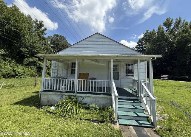 Property at 1317 Airport Rd, Kinston, NC 28504, 2 beds, 1.5 baths