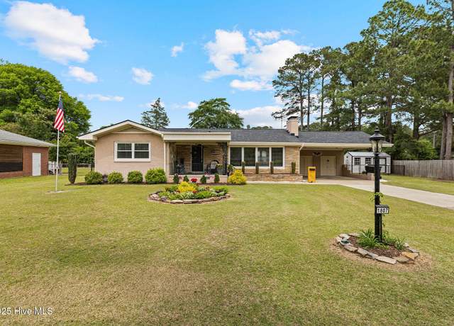 Property at 1807 E Pine St, Goldsboro, NC 27530, 3 beds, 2.5 baths