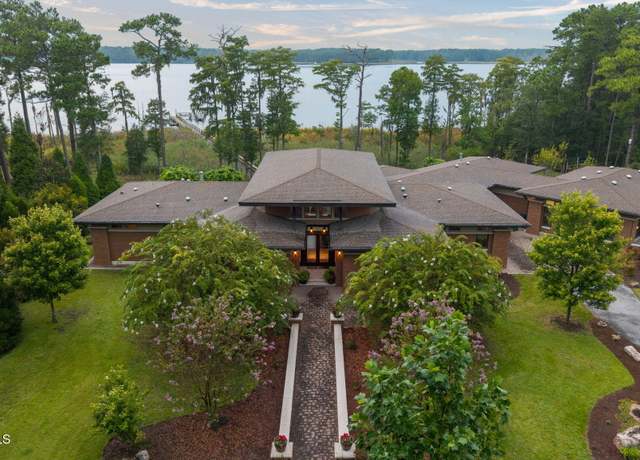Property at 5784 Creek Pointe Rd, New Bern, NC 28560, 3 beds, 3.5 baths