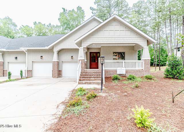 Property at 111 Lamplighter Village Dr, Pinehurst, NC 28374, 4 beds, 3.5 baths
