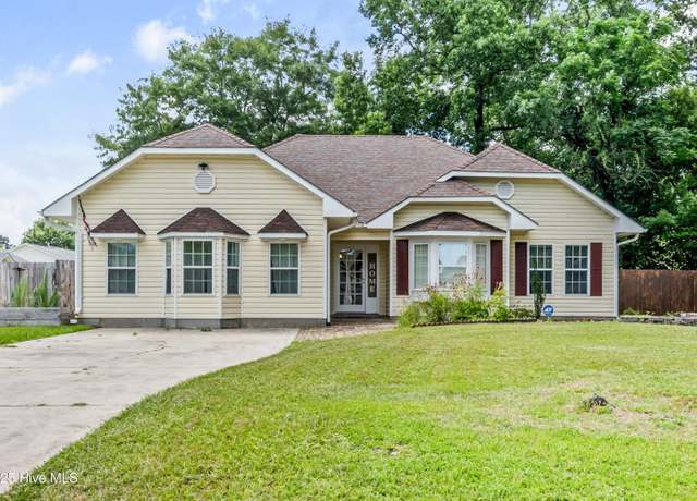 Property at 96 Eastgate Dr, Jacksonville, NC 28540, 3 beds, 2 baths