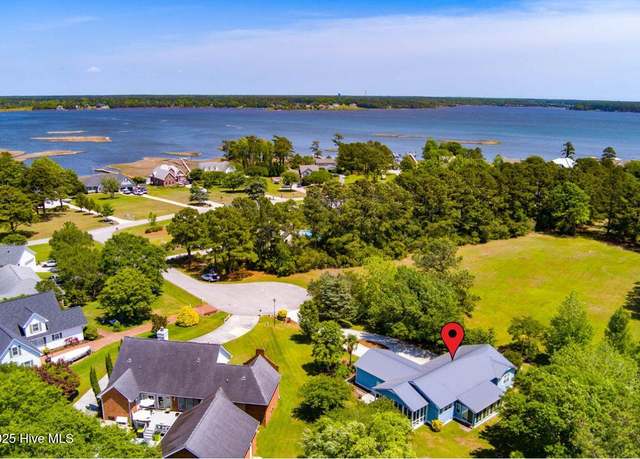 Property at 104 Stevens Ct, Swansboro, NC 28584, 3 beds, 2 baths