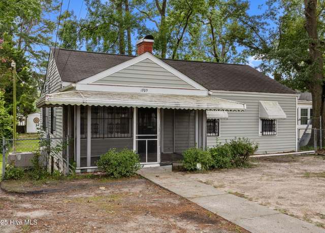 Property at 1709 Lincoln Dr, Greenville, NC 27834, 3 beds, 1 bath