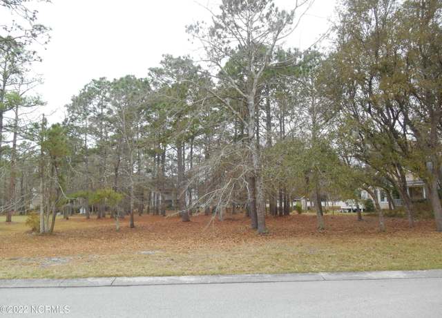 Property at 19 Southpointe Dr SE, Southport, NC 28461