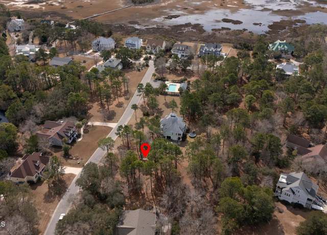 Property at 19 Southpointe Dr SE, Southport, NC 28461