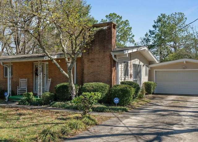 Property at 225 N Glover St, Southern Pines, NC 28387, 3 beds, 2 baths