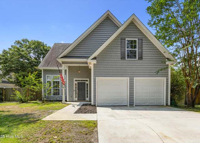 Property at 214 Doral Dr, Hampstead, NC 28443, 3 beds, 2.5 baths
