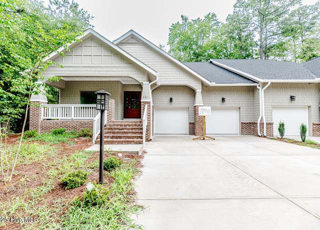 Property at 121 Lamplighter Village Dr, Pinehurst, NC 28374, 4 beds, 3.5 baths